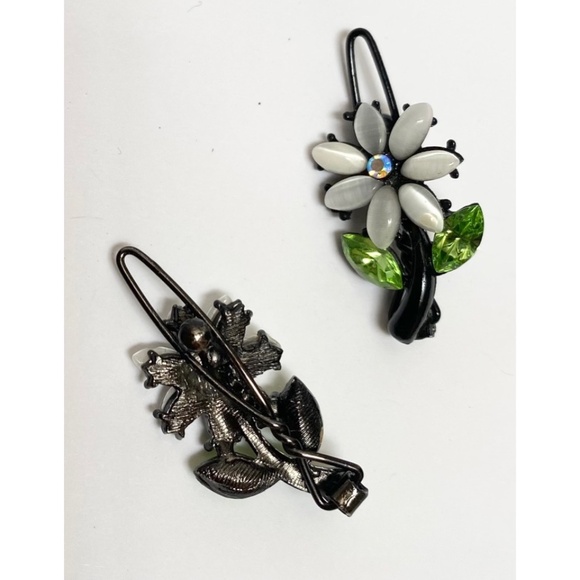 Delicate Daisy Barrettes - Picture 3 of 5